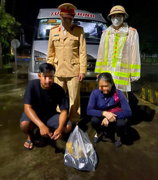 Phát hiện lượng lớn ngoại tệ vận chuyển trái phép trên xe khách