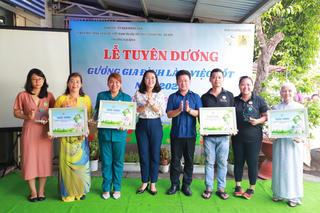 Tuyên dương 14 gương 'Gia đình làm việc tốt' năm 2023