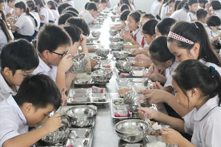 Chuẩn hóa chất lượng bữa ăn học đường