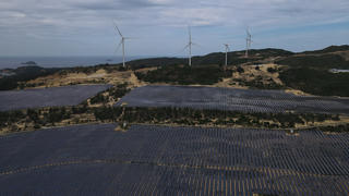 Gỡ 'điểm nghẽn' để phát triển năng lượng tái tạo