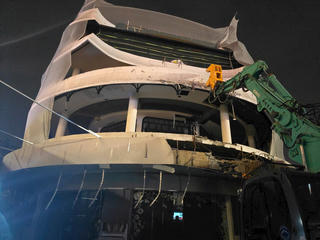 Hà Nội chính thức phá dỡ tòa nhà ‘Hàm cá mập’