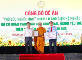 Trên 7 tỷ đồng hỗ trợ người nghèo và chăm lo chiến sĩ nơi tuyến đầu