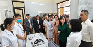 Bộ trưởng Bộ Y tế kiểm tra công tác phòng chống bệnh sởi tại Quảng Ninh