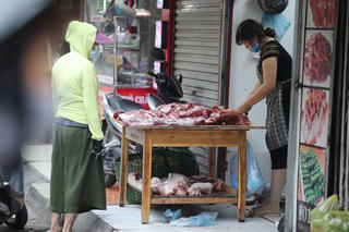 Giá cả âm thầm leo thang