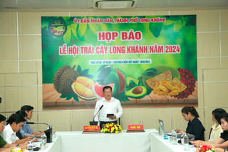 Du khách được ăn chôm chôm miễn phí tại Lễ hội trái cây Long Khánh 2024