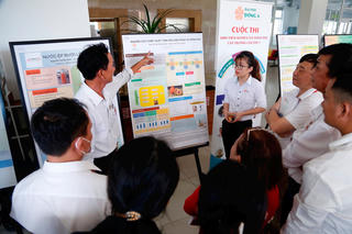 Mở lối để nhà khoa học dấn thân