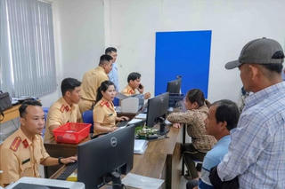 Người dân nên thực hiện cấp, đổi giấy phép lái xe bằng hình thức trực tuyến