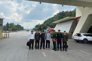 Hưng Yên: Bàn giao đối tượng truy nã nhập cảnh trái phép vào Việt Nam