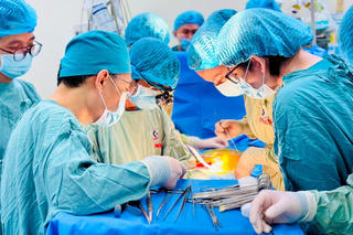 Ghép thận thành công cho 2 bệnh nhân trong một ngày