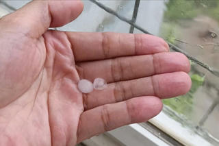 Hạ Long mưa to trước bão, xuất hiện mưa đá