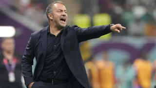 Bất chấp thất bại ở World Cup, HLV Flick vẫn chắc chân ở tuyển Đức