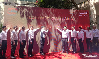 Khai trương Trung tâm Báo chí phục vụ Đại lễ kỷ niệm 30/4