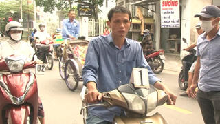 Bắt đối tượng chuyên cướp giật dây chuyền phụ nữ đi đường