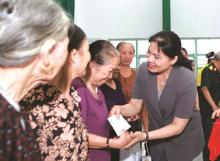 Tập hợp phụ nữ dưới mái nhà chung Mặt trận