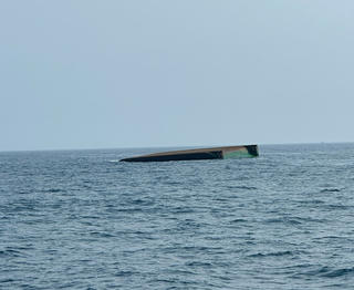 Yêu cầu trục vớt tàu kéo sà lan chìm trên biển Lý Sơn để điều tra