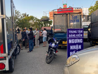 Chật vật đăng kiểm ô tô