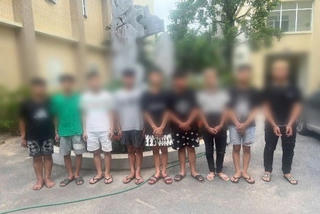 Bắt nhóm thanh thiếu niên manh động 'chặt biển số xe máy' cướp tài sản