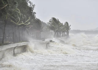 Bão số 5 giật cấp 10, hướng vào Đà Nẵng - Quảng Nam