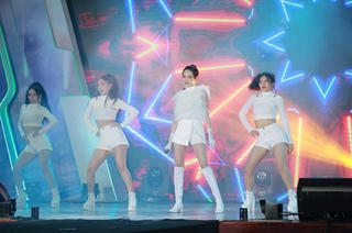 Sự... 'bao dung' từ công chúng Việt