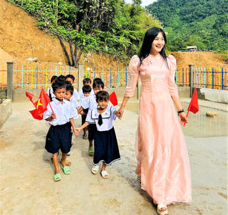 Những hình ảnh xúc động về ngày khai giảng năm học mới ở vùng cao Quảng Nam