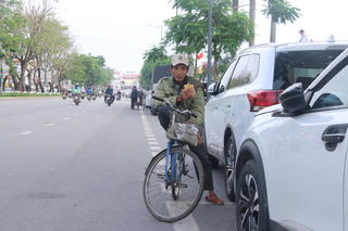 Xe đạp thồ 'lạc nhịp' trên đất Huế