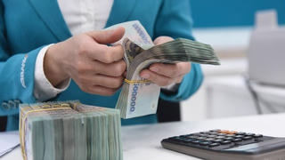 Thị trường tài chính sôi động