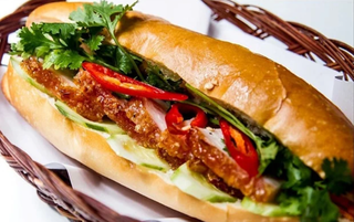 Bộ Y tế chỉ đạo khẩn vụ 37 người nhập viện nghi ngộ độc do ăn bánh mì