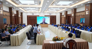 Hơn 1.000 thanh niên Quảng Trị tham gia đối thoại với Chủ tịch UBND tỉnh