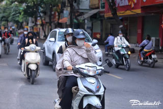 Chất lượng không khí Hà Nội và TP Hồ Chí Minh trung bình