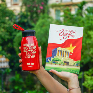 Giới trẻ 'lên đồ' rực rỡ đón Quốc khánh 2/9