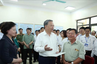 Tổng Bí thư kiểm tra hoạt động của chính quyền địa phương hai cấp tại Hà Nội