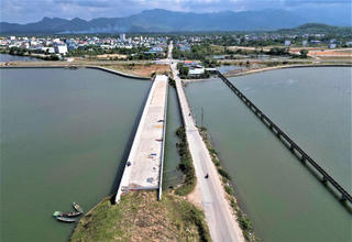 Quảng Nam: Nhiều cây cầu xây xong không có đường dẫn