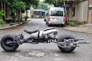 Mạnh tay chi 200 triệu đồng chế tạo xe 'Batpod' trong phim The Dark Knight