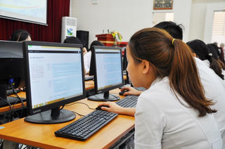 'Nước rút' trước kỳ thi tốt nghiệp: Cẩn trọng luyện đề trên mạng