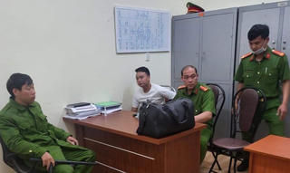 Chân dung nghi phạm dùng súng cướp cửa hàng Thế giới di động ở Vĩnh Phúc