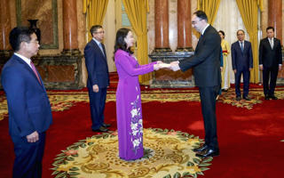 Quyền Chủ tịch nước Võ Thị Ánh Xuân tiếp các Đại sứ trình quốc thư