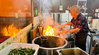 Lại nóng chuyện thương hiệu