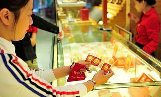 Giá vàng vẫn nóng