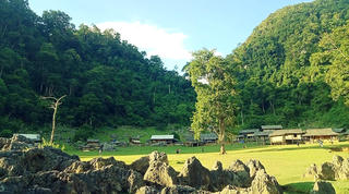 Sống chậm trong 'làng nguyên thủy' ở Mộc Châu 