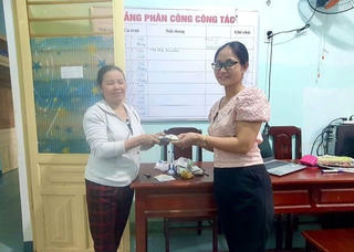 Quảng Nam: Người phụ nữ nhặt được hơn 28 chỉ vàng trao trả lại cho người đánh rơi