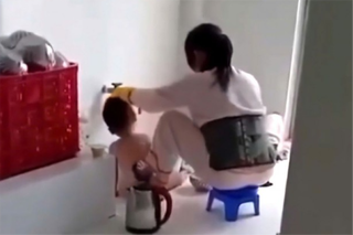 Vì sao trẻ mầm non liên tiếp bị bạo hành?