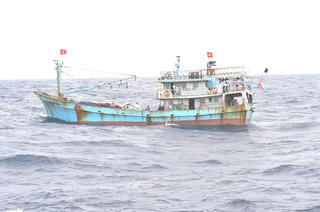 Quảng Nam: Một tàu cá bị chìm trên vùng biển Trường Sa, 14 ngư dân mất tích
