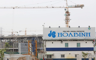 Lợi nhuận Xây dựng Hòa Bình giảm sau soát xét