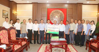 Tỉnh Tiền Giang trao 1 tỷ đồng hỗ trợ TP Hải Phòng khắc phục hậu quả bão số 3