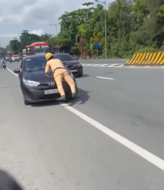 Hải Phòng: Tài xế ô tô hất cảnh sát giao thông lên nắp ca pô ra đầu thú