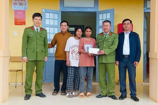 Quảng Trị: 2 nữ sinh tìm cách trả lại của rơi đã nhặt được