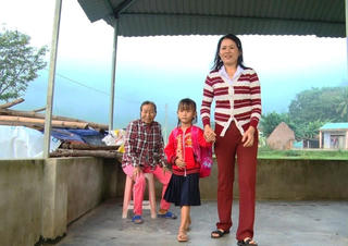 Người mẹ của những trẻ em kém may mắn