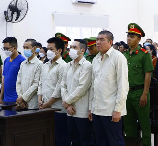 Bình Dương: Xét xử 5 bị cáo lập dự án 'ma' chiếm đoạt hơn 160 tỷ đồng
