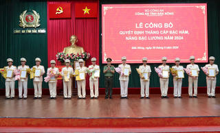 Đắk Nông: 727 cán bộ, chiến sĩ công an được thăng cấp bậc hàm và nâng bậc lương