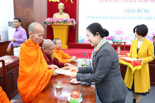 Phó Chủ tịch Trương Thị Ngọc Ánh tiếp đoàn đại biểu người có uy tín tỉnh Sóc Trăng